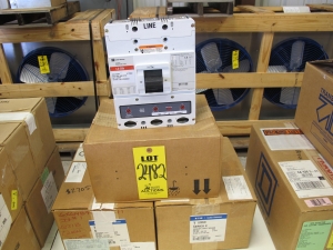 LOT (3) BREAKERS, CIRCUIT TYPE, FIXED THERMAL MAGNETIC TRIP KIND, 500 AMP RATING, 600VAC VOLT RATING, 3 POLE. WITH LINE AND LOAD LUGS, PART # LD3500 (W-44) LOADING & HANDLING FEE $5-